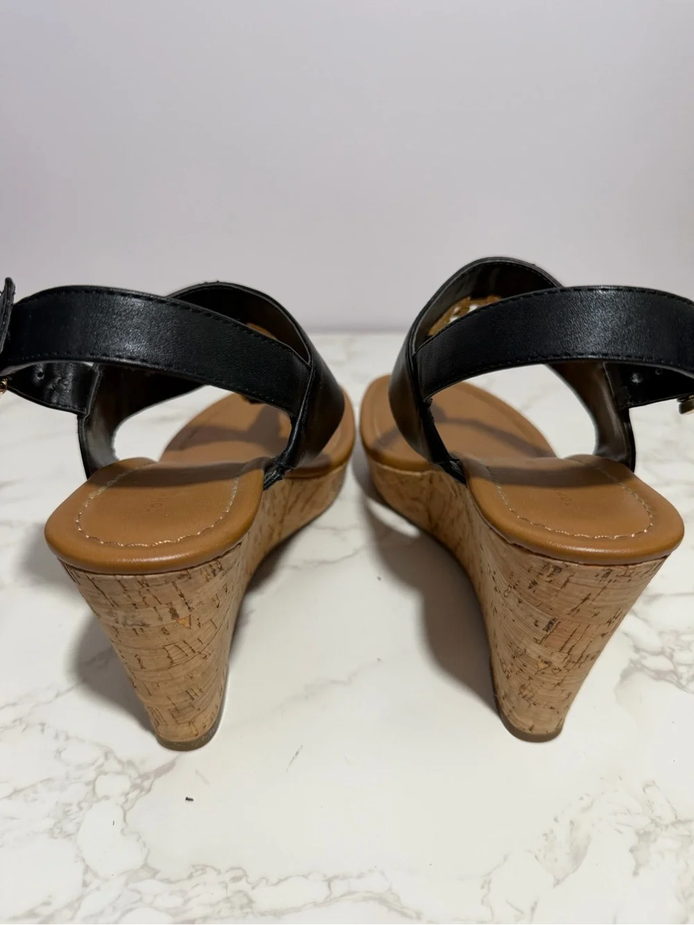 Tommy Hilfiger Black Leather Platform Thong Sandals -- 7.5